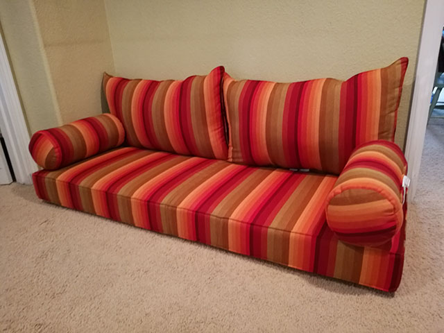 1 bench cushion in boxed construction with trim
2 lumbar pillows with trim
2 bolster pillows with no trim