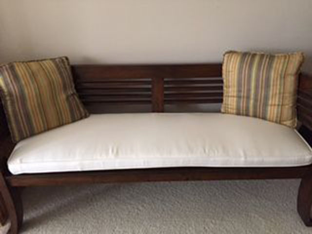 1 bench with rounded back corners
Sunbrella Natural fabric
Sunbrella Natural trimming