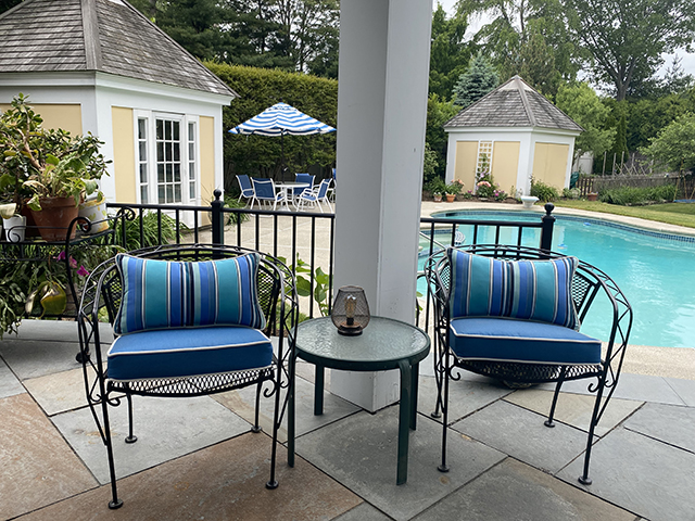 Great quality - love the piping and small lumbar pillows.