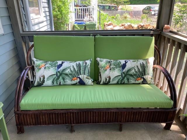 1 bench cushion set in Waterfall construction with Sunbrella Ginkgo fabric, Polyurethane Foam with Fiber Batting, no ties

1 bench back cushion set in Waterfall construction with Sunbrella Ginkgo fabric, Polyurethane Foam with Fiber Batting, 2 ties at top