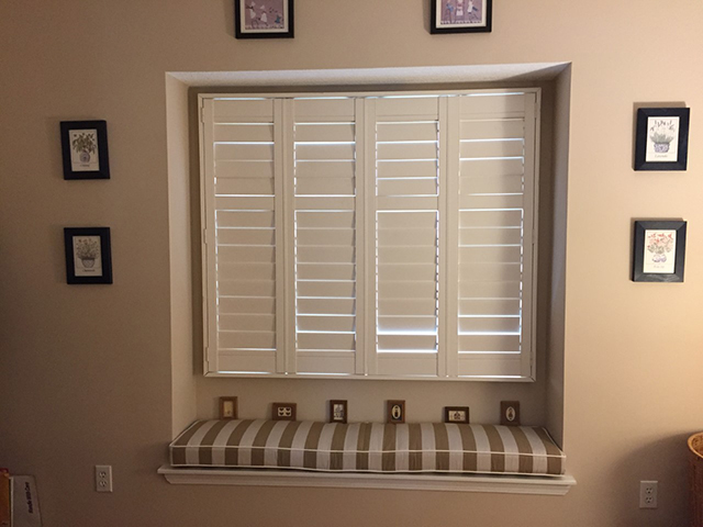 Boxed construction bench made in Maxim Heather Beige with White trim.