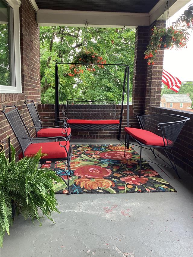 Custom trapezoid seat cushions set in boxed construction with Sunbrella Jockey Red fabric, polyurethane foam with fiber batting, no ties

Custom bench cushion - rounded back corners - set in boxed construction with Sunbrella Jockey Red fabric, polyurethane foam with fiber batting, no ties